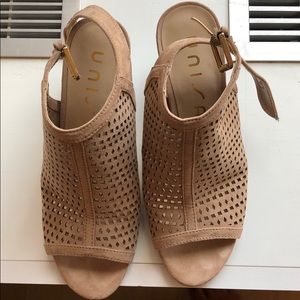 Tan sandal - Peep toe block heel